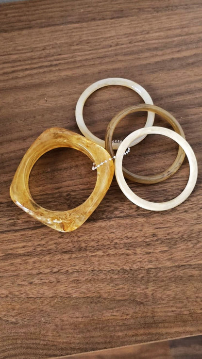 Pulseras de resina marrón